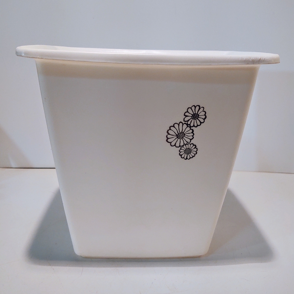 Vintage White Rubbermaid Small Trash/Waste Basket W/ Silver Flower Design